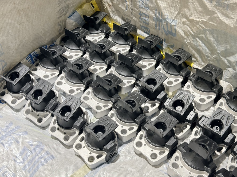 car engine mounting 汽车发动机安装